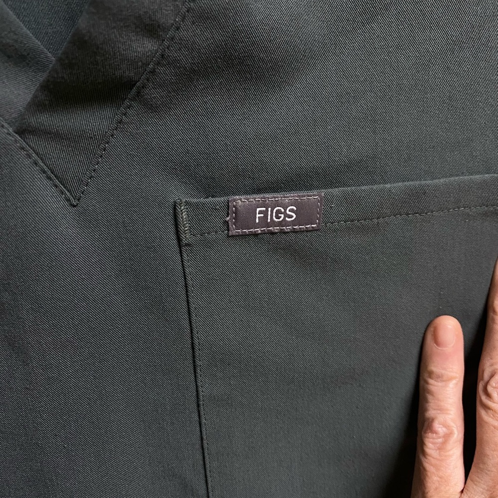 FIGS SCRUB TOP - Picture 4 of 5